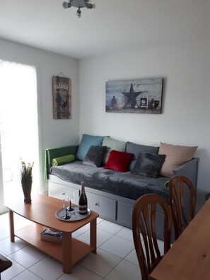 TV - Cosy apartment for 4 people - swimming pool - superb view (Saint Geniez d'Olt et d'Aubrac)