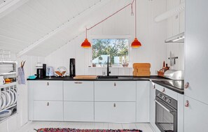 Fridge, oven, stovetop, dishwasher - Stunning home in Sjællands Odde (Sjællands Odde)