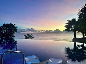 Indoor pool, outdoor pool - The Cliff - Dream vacation on Private Beach with Luxury Pool and amenities  (Cupecoy)