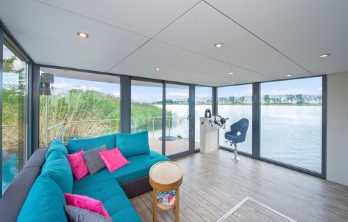 Schönes Schiff in Blotnik mit WiFi