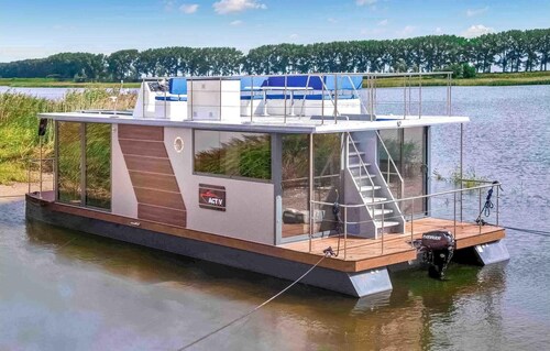 2 bedroom stunning ship in Blotnik