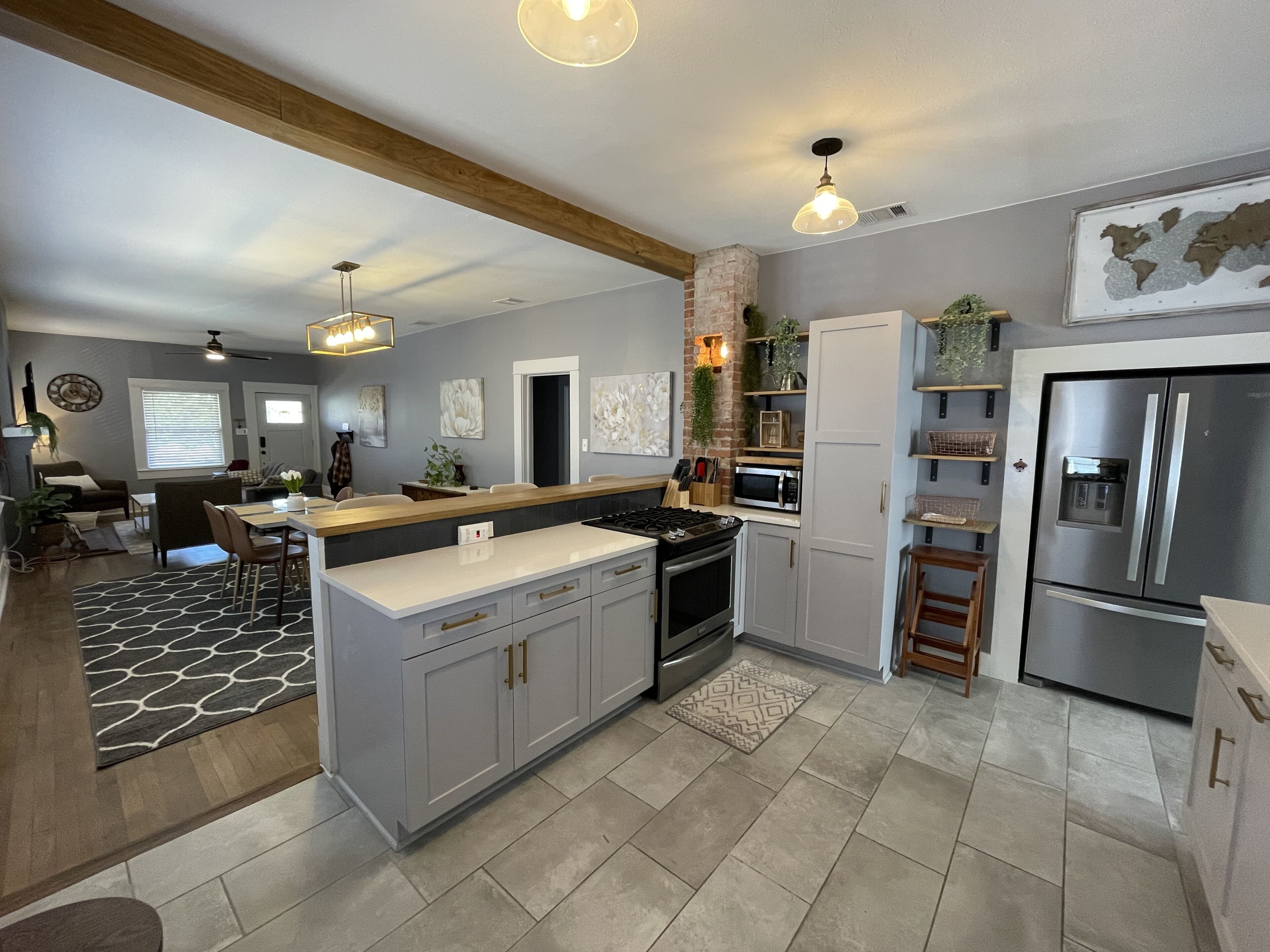 Historic Alta Vista Home-2bd 2ba + Office