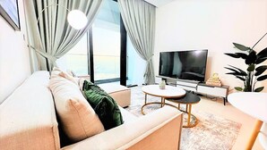 อพาร์ทเมนท์ (1 Bedroom) | ห้องนั่งเล่น | ทีวีจอพลาสมา 1 ซม. พร้อมช่องดาวเทียม, ทีวี