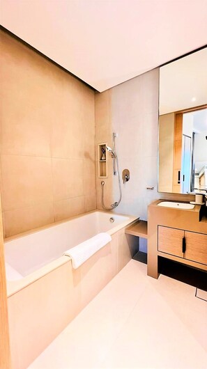 Apartment (1 Bedroom) | Bathroom | Towels - Stunning Apartment at The Address Jumeirah Beach (Dubai)