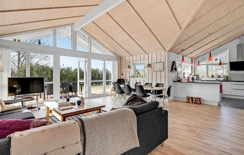 3 bedroom amazing home in Allingåbro
