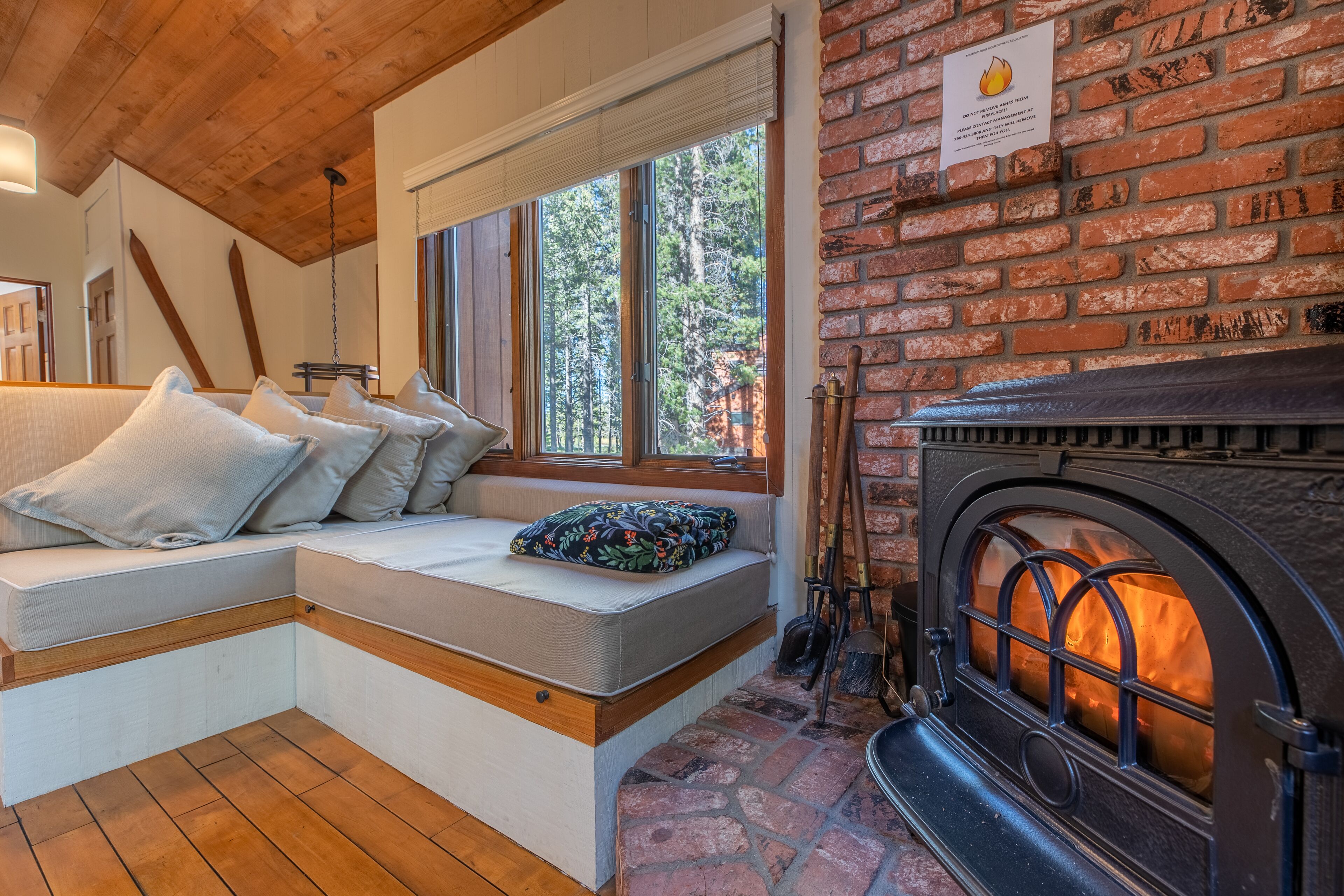 Renovated 3bed/3ba- Pool/HotTub/Sauna/Tennis/Eagle