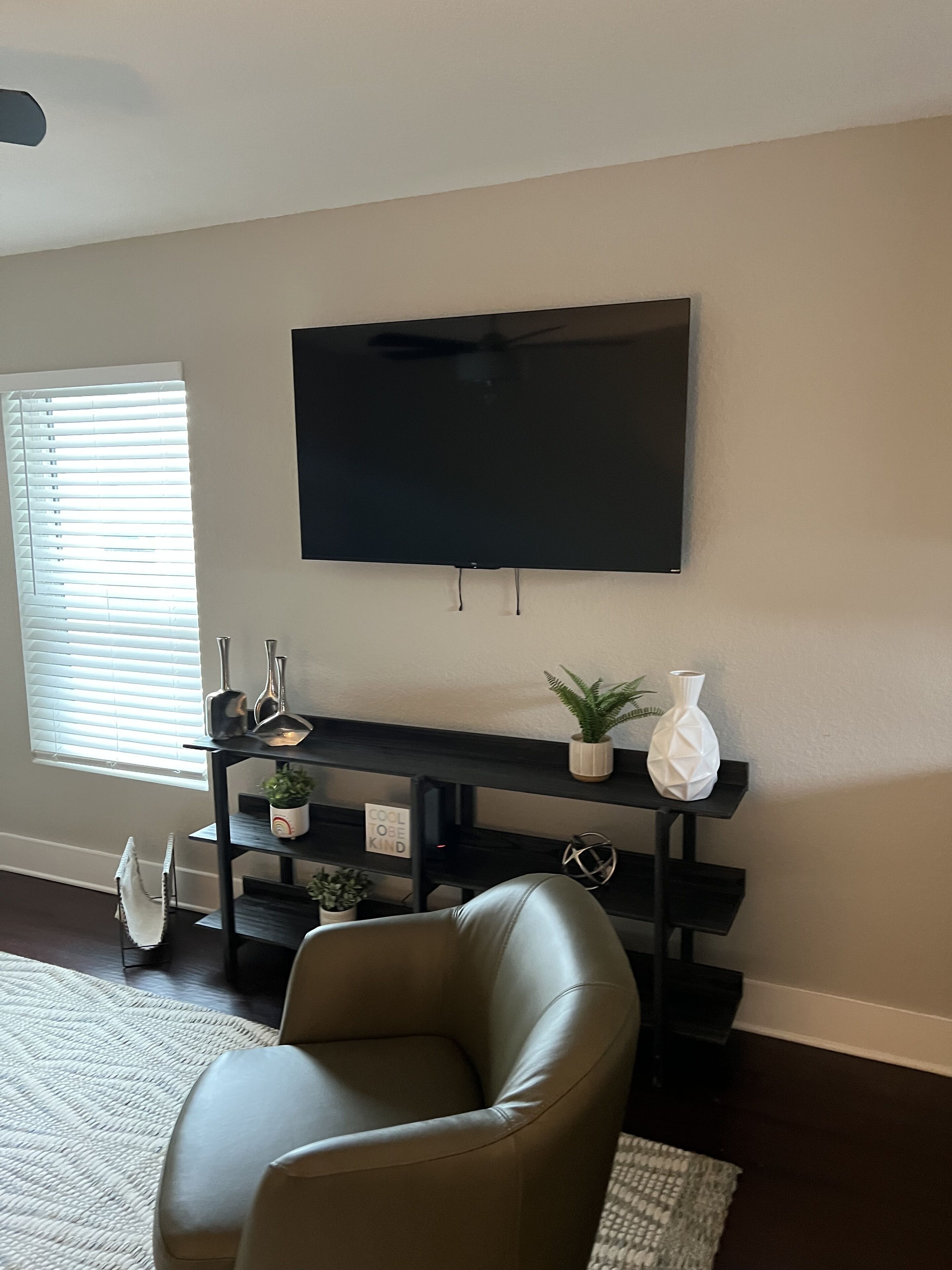 Minutes to all that Downtown St. Pete has to offer!