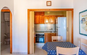 Micro-ondes, four, plaque de cuisson