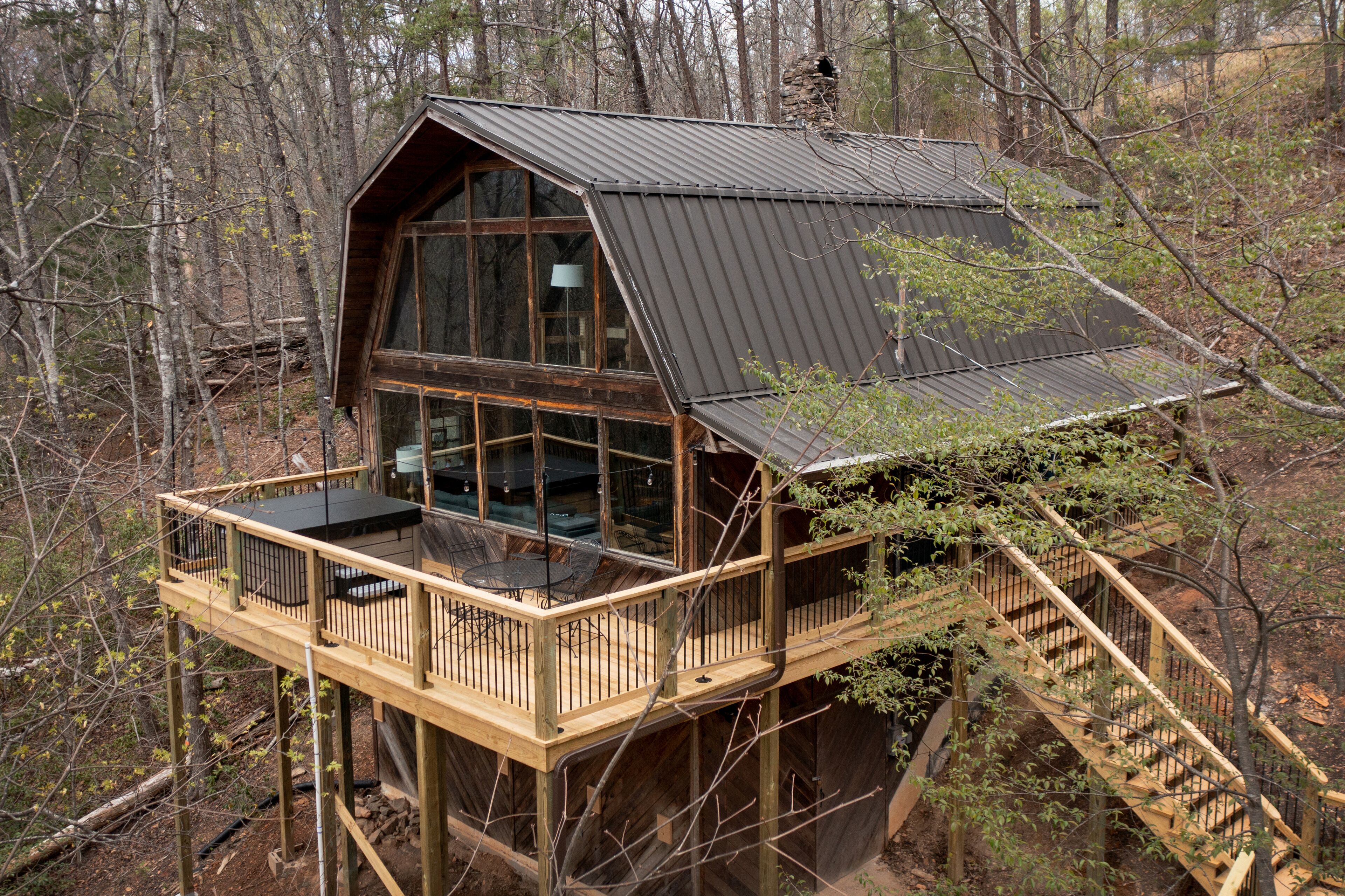 Private Rustic Cabin w/Hot Tub! Great Location! 15min to GSMNP & PF! Stargazing!