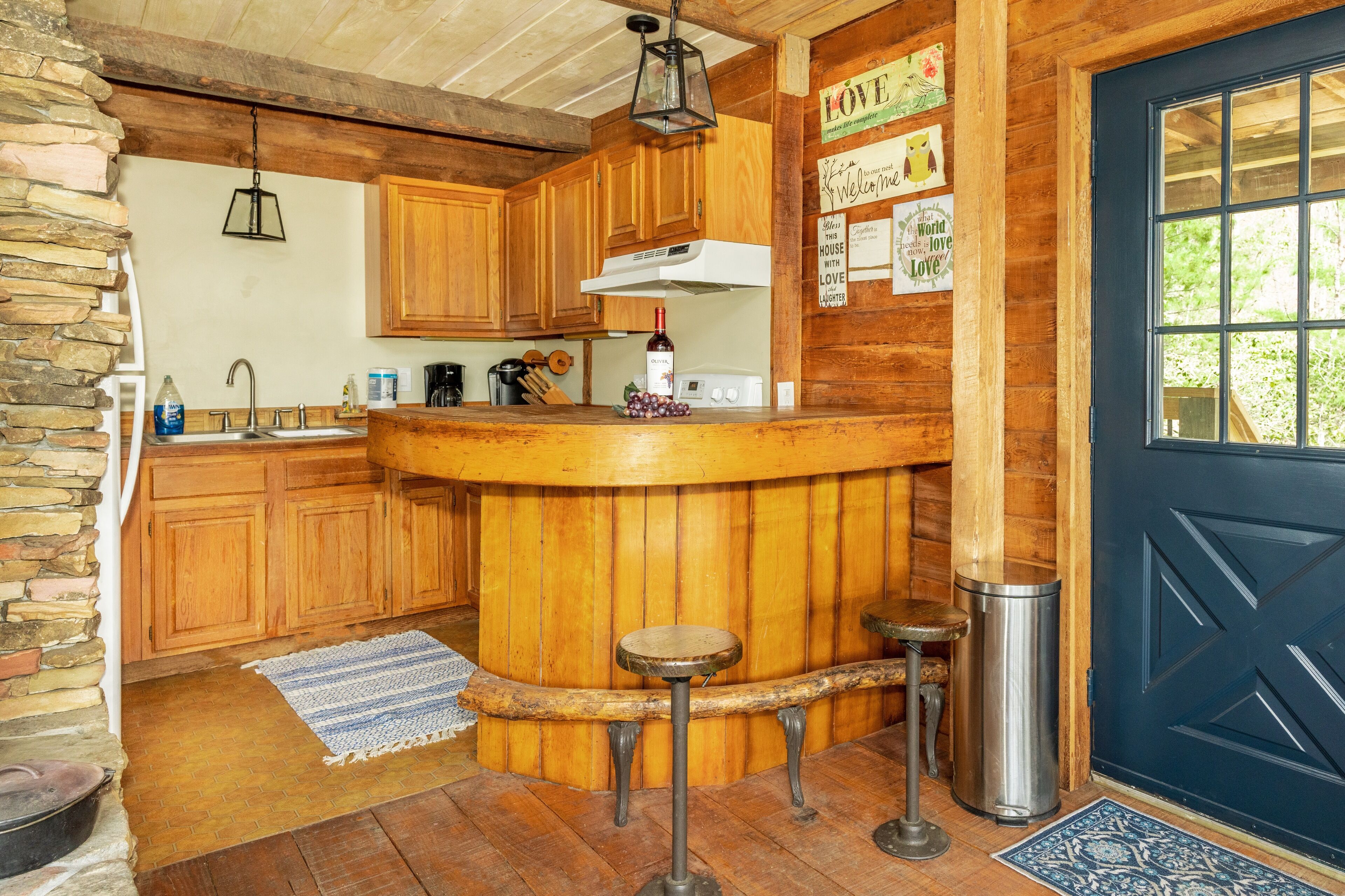Private Rustic Cabin w/Hot Tub! Great Location! 15min to GSMNP & PF! Stargazing!