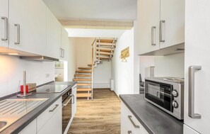 Fridge, oven, stovetop, dishwasher - Cozy home in Süssau/Ostsee with sauna (Süssau/Ostsee)