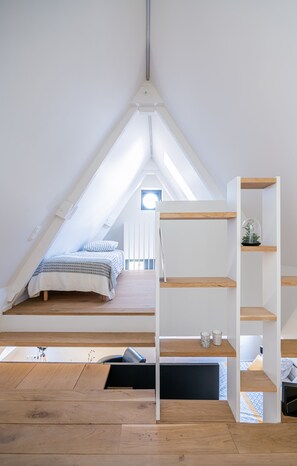 2 chambres, bureau, fer et planche à repasser, lit parapluie