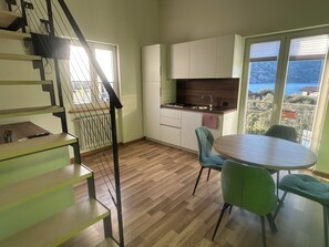 Dining - Ideal for 2 adults and 2 children with lake view and private parking space (Malcesine)