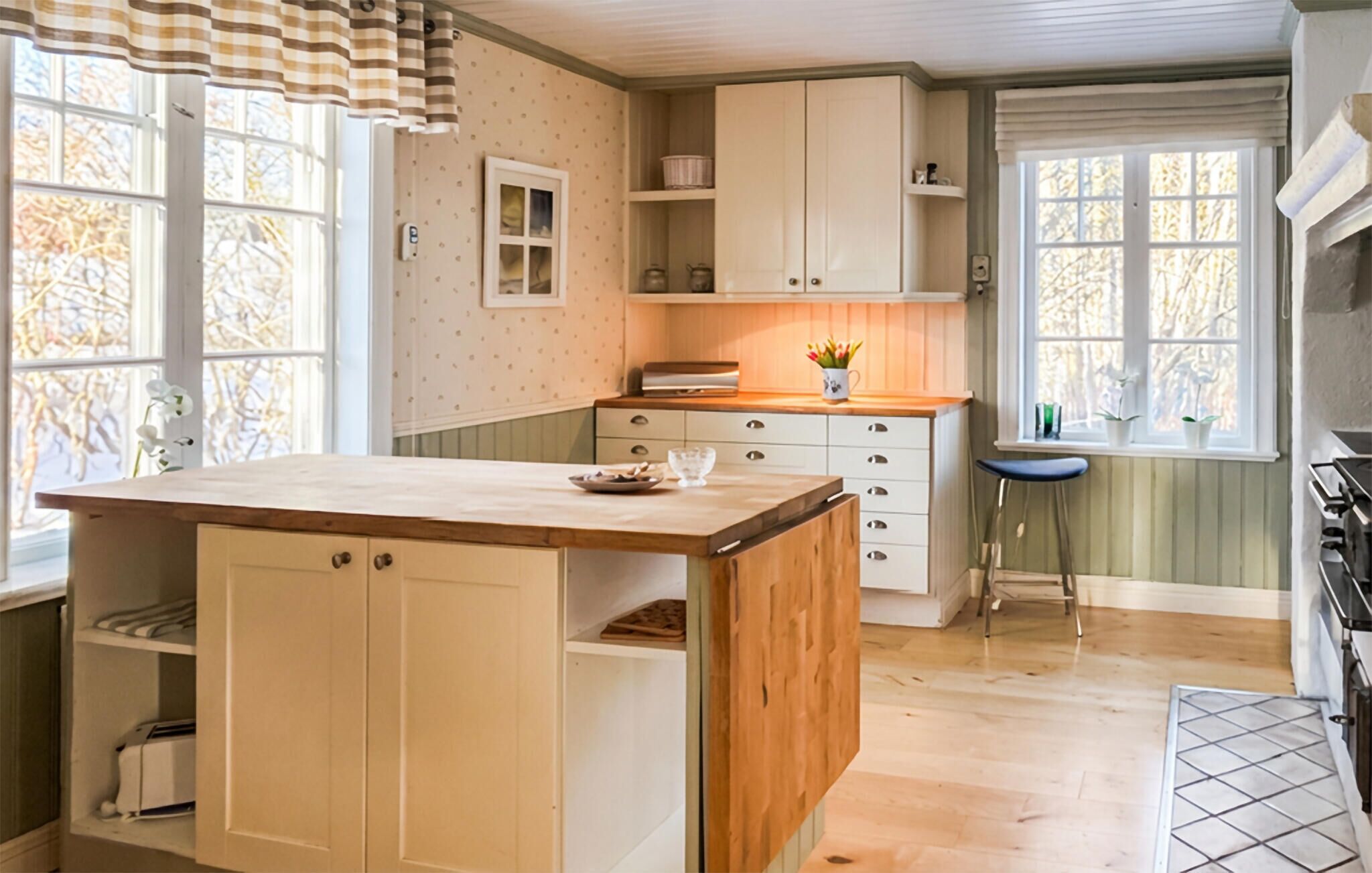 Réfrigérateur, plaque de cuisson, lave-vaisselle, cafetière/bouilloire