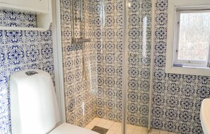 Shower - Nice home in Bergshamra with WiFi (Bergshamra)