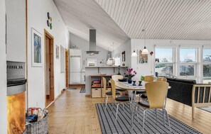 Dining - Gorgeous home in Hadsund with sauna (Hadsund)