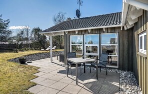 Outdoor dining - Gorgeous home in Hadsund with sauna (Hadsund)