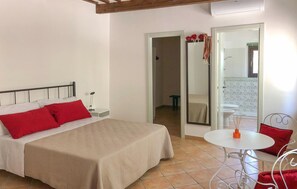 5 bedrooms, travel cot, free WiFi - Nice home in Macerata with WiFi (Macerata)