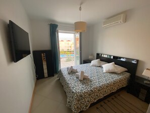 1 chambre, fer et planche à repasser, accès Internet, draps fournis