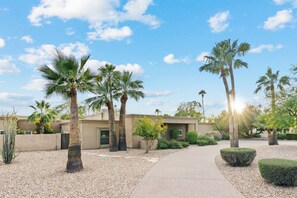 Property grounds - The Big Dog – Private Custom Estate – Heated Pool & Spa – Game Room (SCOTTSDALE)