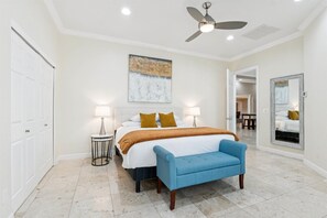 6 Schlafzimmer, Schreibtisch, Bügeleisen/Bügelbrett, Reisekinderbett