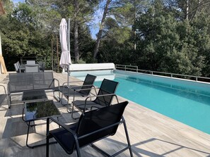 Outdoor pool, a heated pool