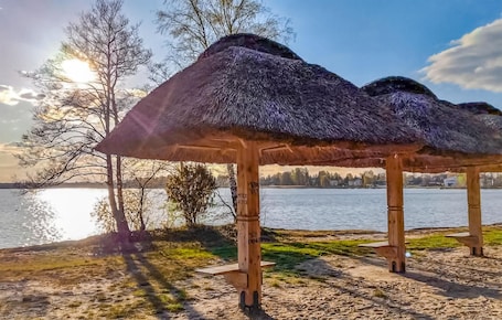 Beach nearby, fishing. 4 bedroom cozy home in Okuninka