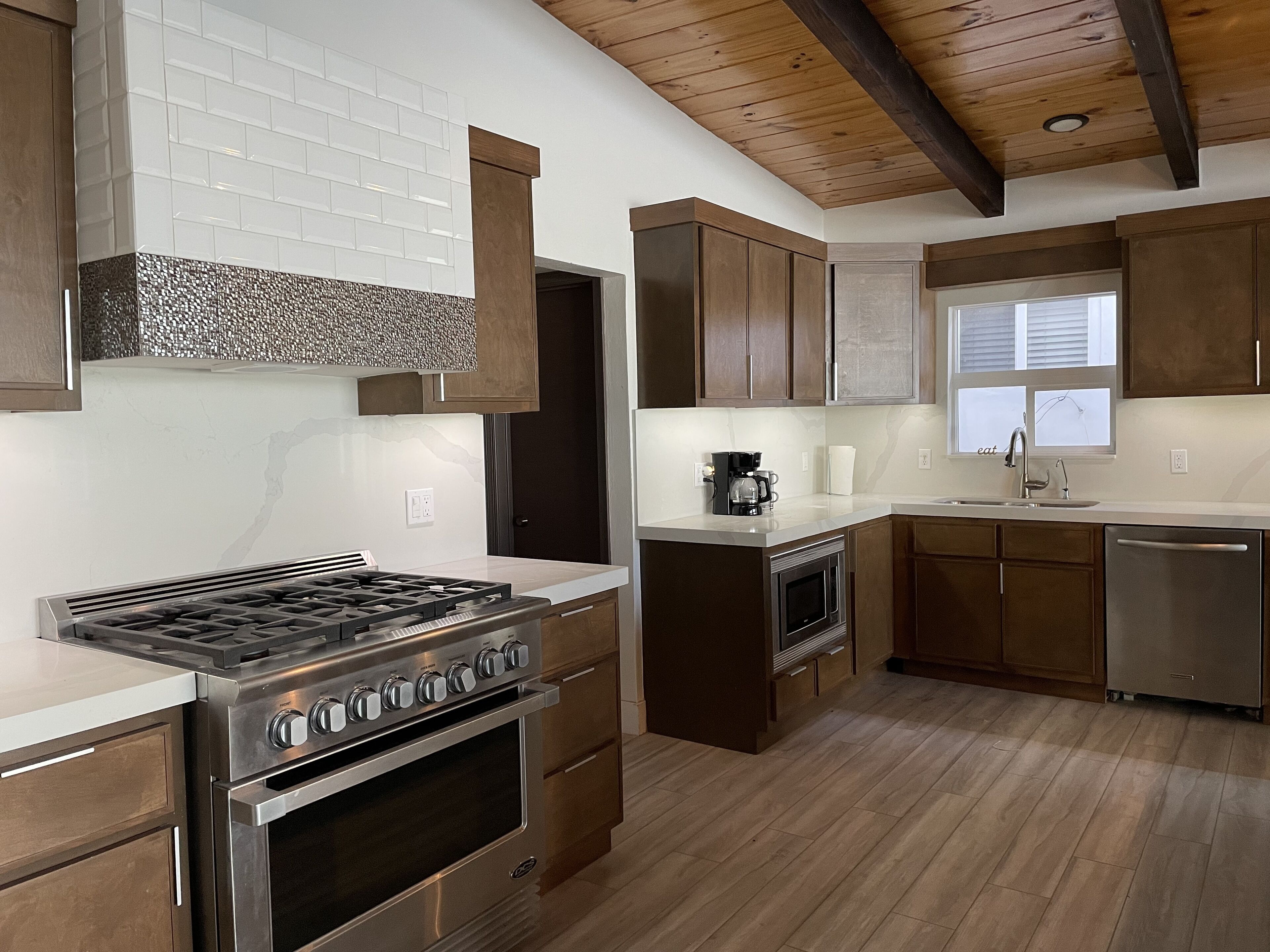 Luxury Ocean Front Oasis w/Private Beach Access & 24hr Security