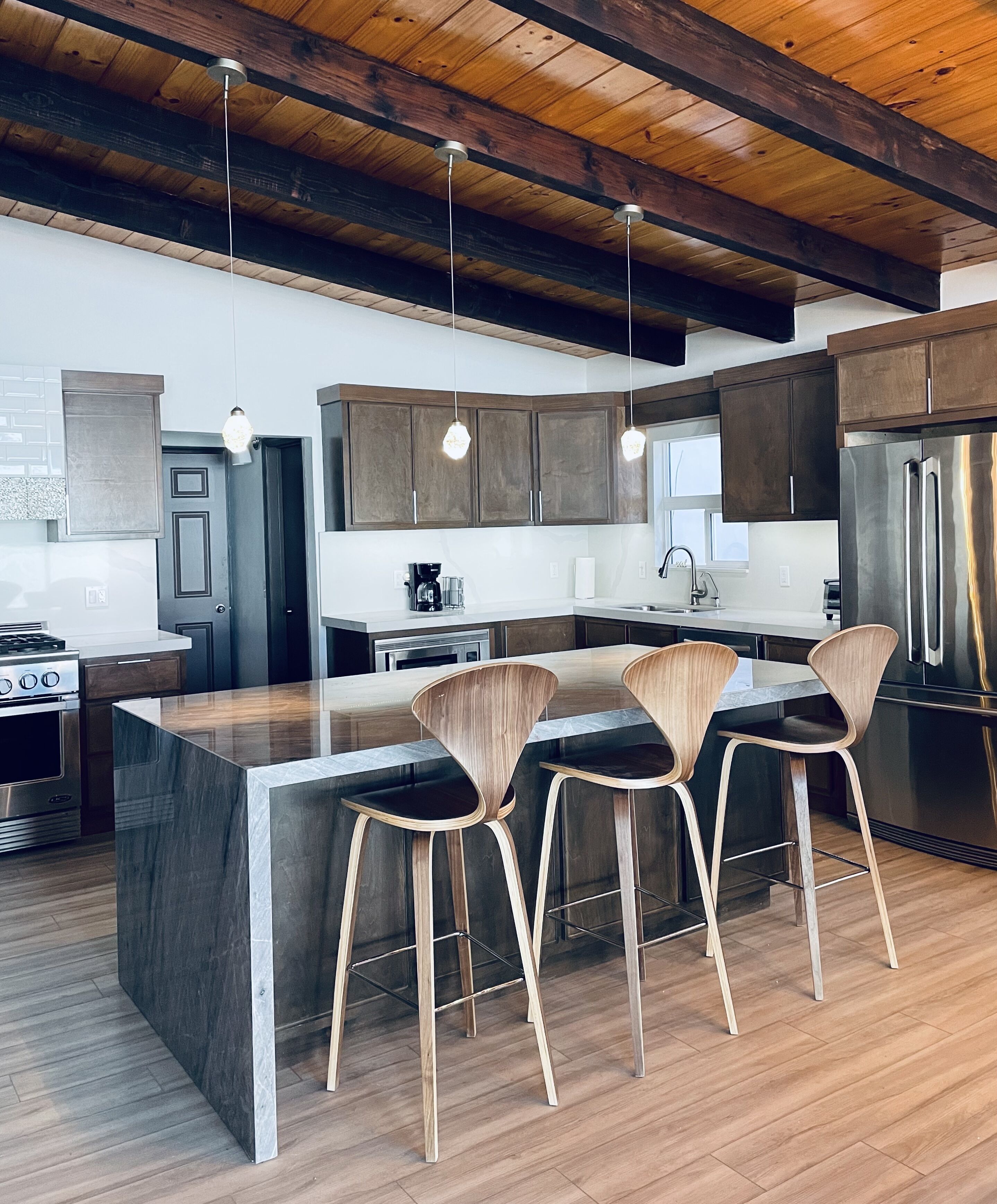 Luxury Ocean Front Oasis w/Private Beach Access & 24hr Security