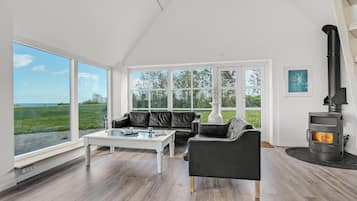 Smart-tv, dvd-afspiller, bordfodbold