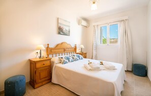 4 slaapkamers, reisbedje, gratis wifi, beddengoed