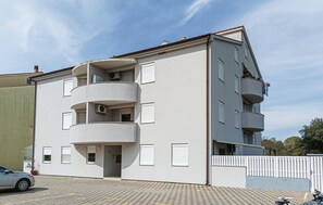 Exterior - 2 bedroom beach front apartment in Liznjan (Liznjan)