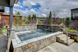 Alberca techada y alberca climatizada