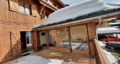 La Plagne 1800 Chalet sleeps 10 close to slopes and lifts.