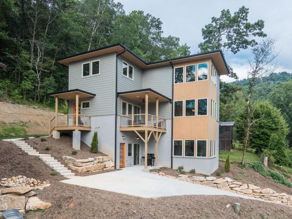 Modern Home W/ Hot Tub & MTN Views 5 Miles to Downtown Asheville 
