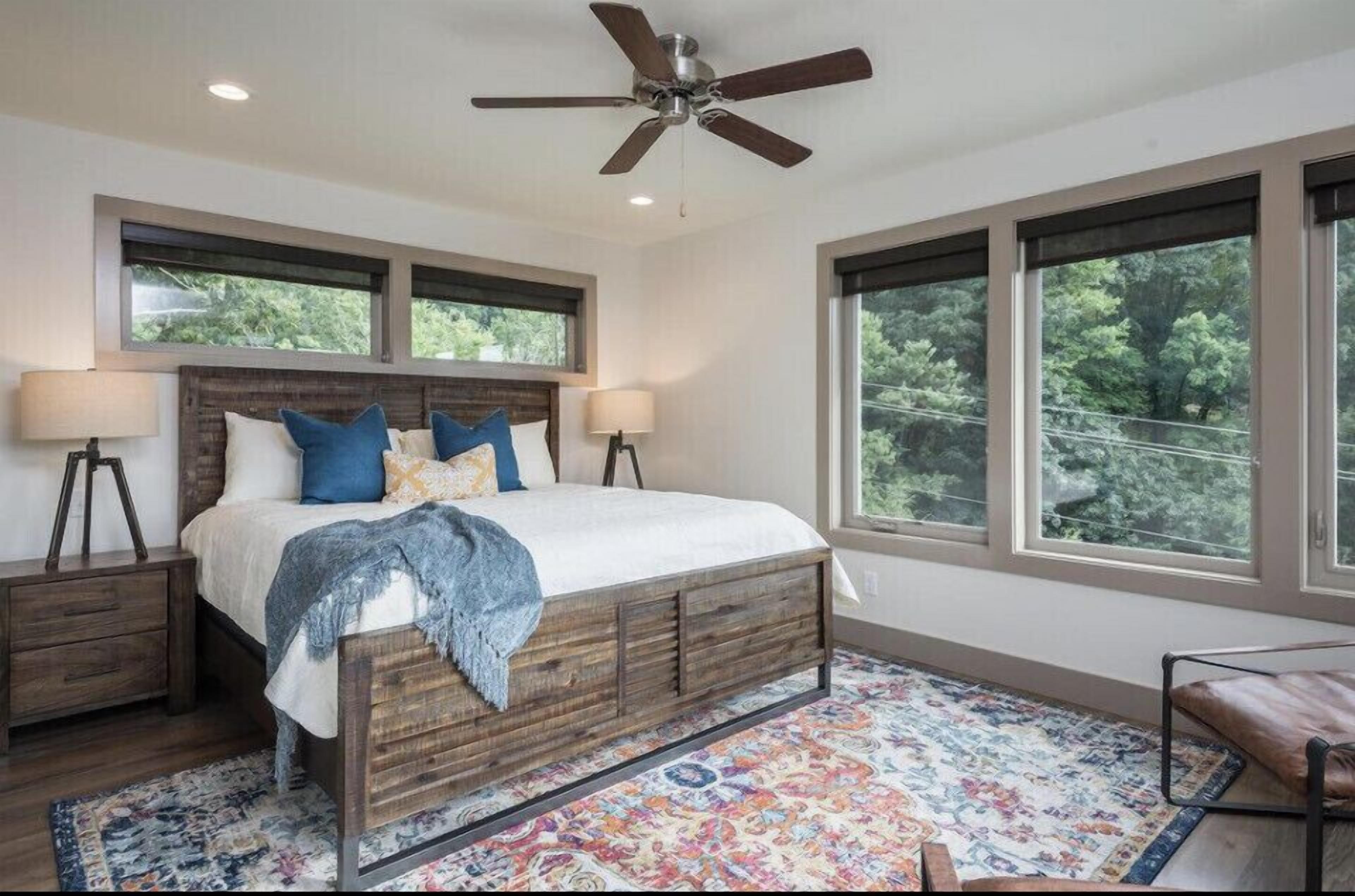 Modern Home W/ Hot Tub & MTN Views 5 Miles to Downtown Asheville 