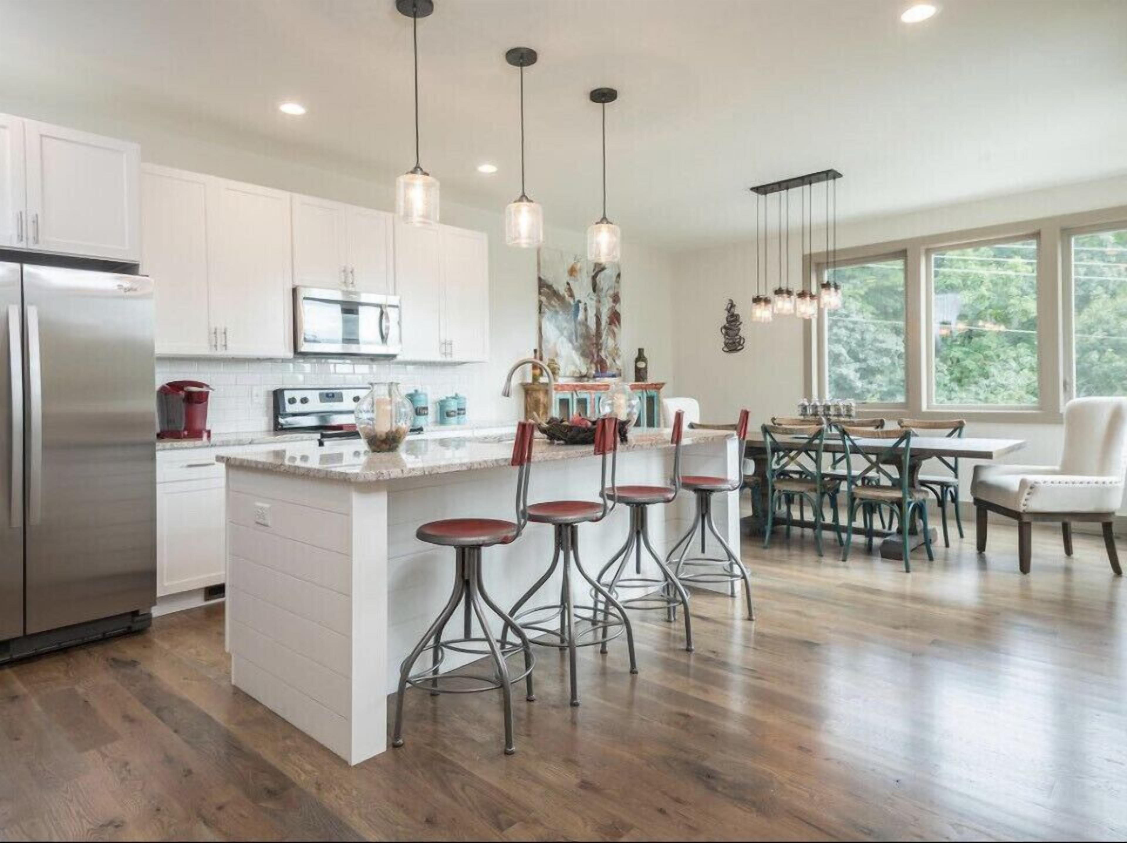 Modern Home W/ Hot Tub & MTN Views 5 Miles to Downtown Asheville 