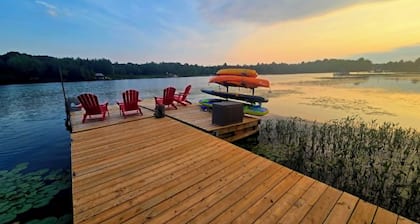 Waterfront cottage with games room on Lake Cecebe