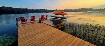 Waterfront cottage with games room on Lake Cecebe