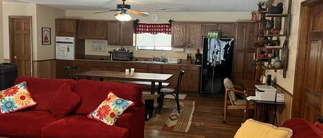 Smart TV, chimenea y impresora