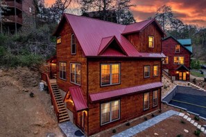 Exterior - Relax Inn - Indoor Pool, Hot Tub, Game Room (Pigeon Forge)