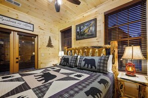 4 bedrooms, iron/ironing board, travel cot, free WiFi - Relax Inn - Indoor Pool, Hot Tub, Game Room (Pigeon Forge)