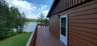 5mins from Parry Sound, Small, clean lake with only 5 other cottages!