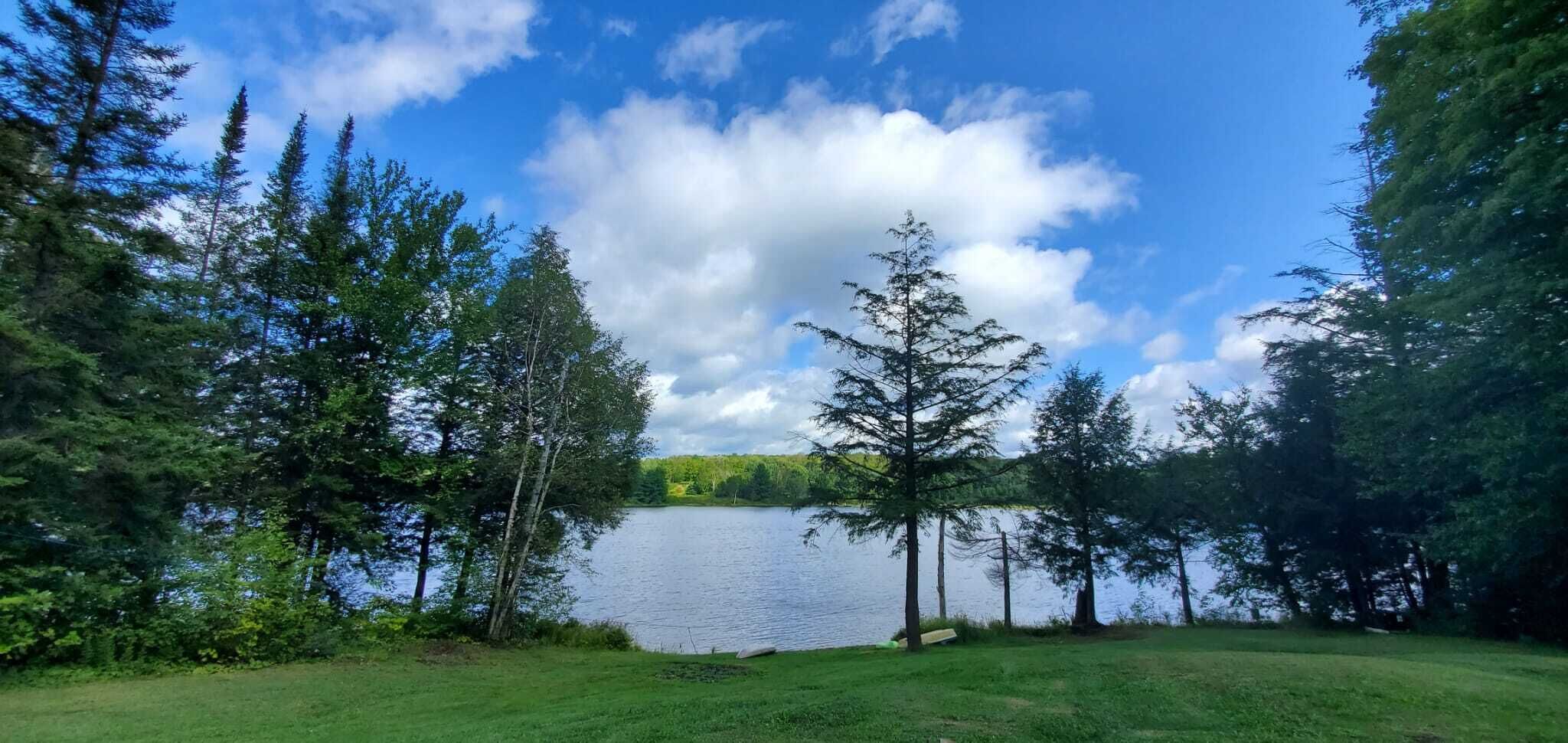 5mins from Parry Sound, Small, clean lake with only 5 other cottages!