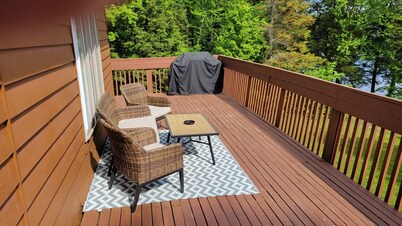 5mins from Parry Sound, Small, clean lake with only 5 other cottages!