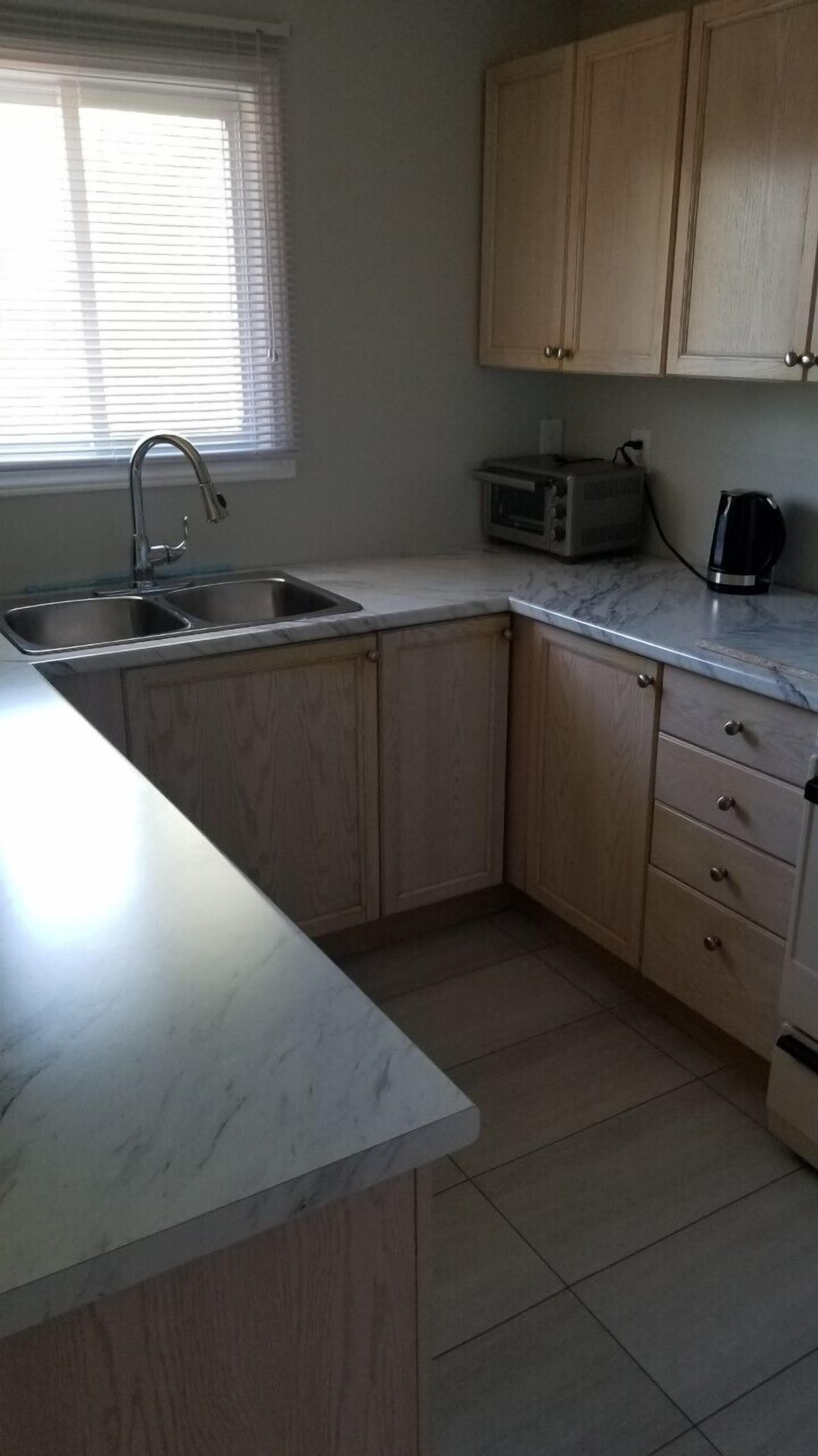 5mins from Parry Sound, Small, clean lake with only 5 other cottages!