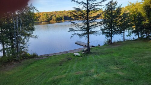 5mins from Parry Sound, Small, clean lake with only 5 other cottages!
