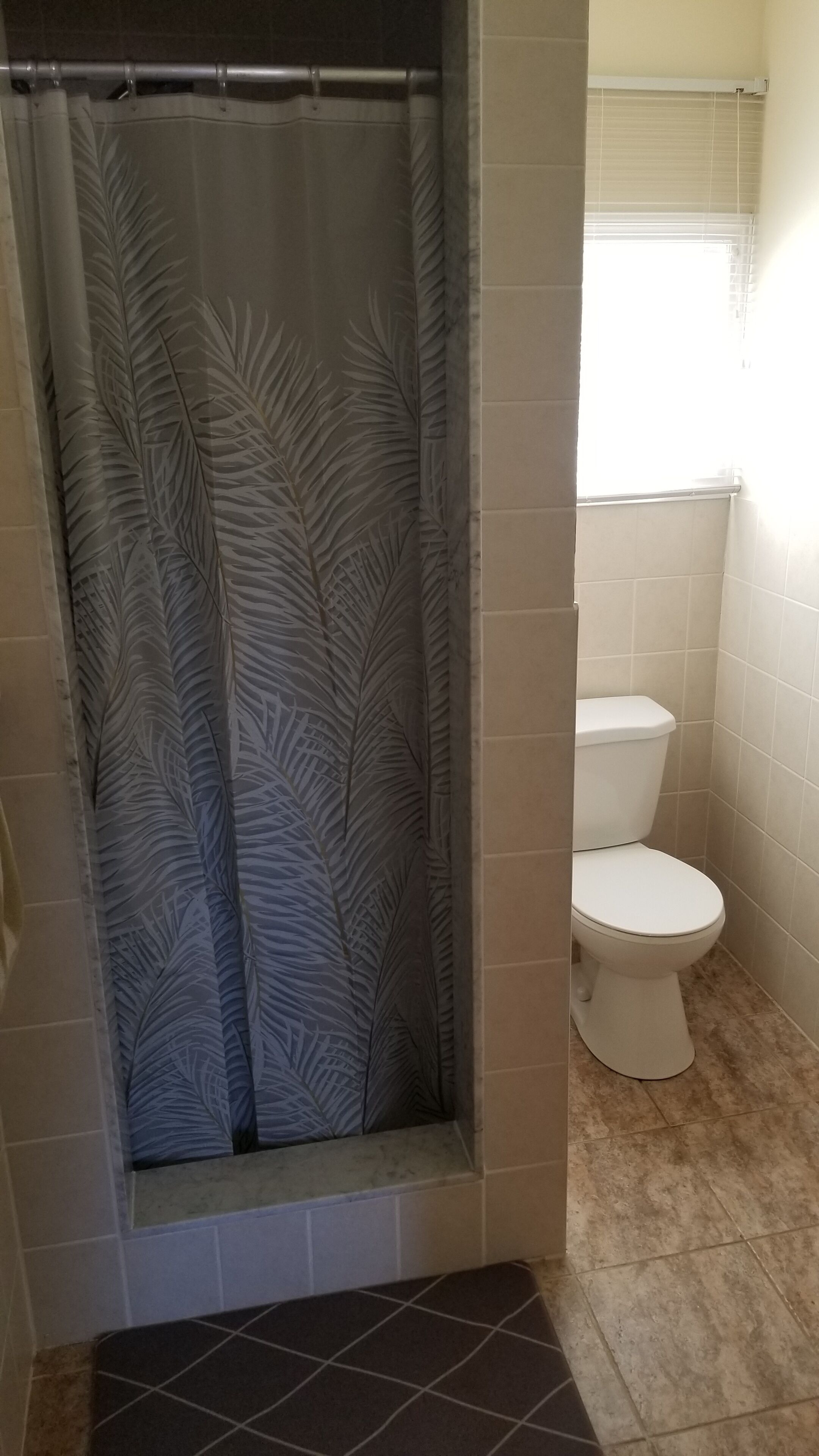 5mins from Parry Sound, Small, clean lake with only 5 other cottages!