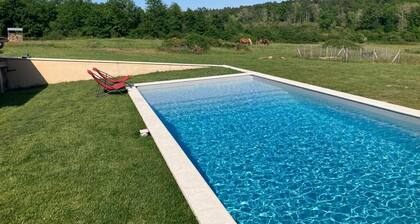 Maison familiale du XVII° au coeur du Périgord