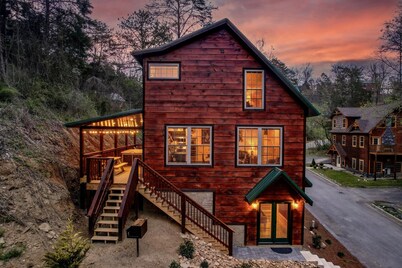Chill Inn - Indoor Pool, Hot Tub, Game Room